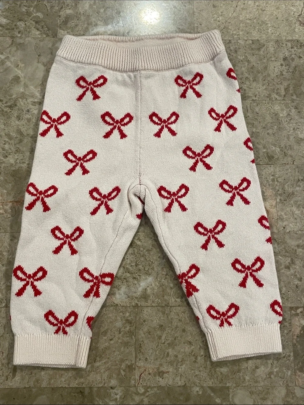 Adorable GAP Pink Knit pants with Red Bow Pattern 3-6 months